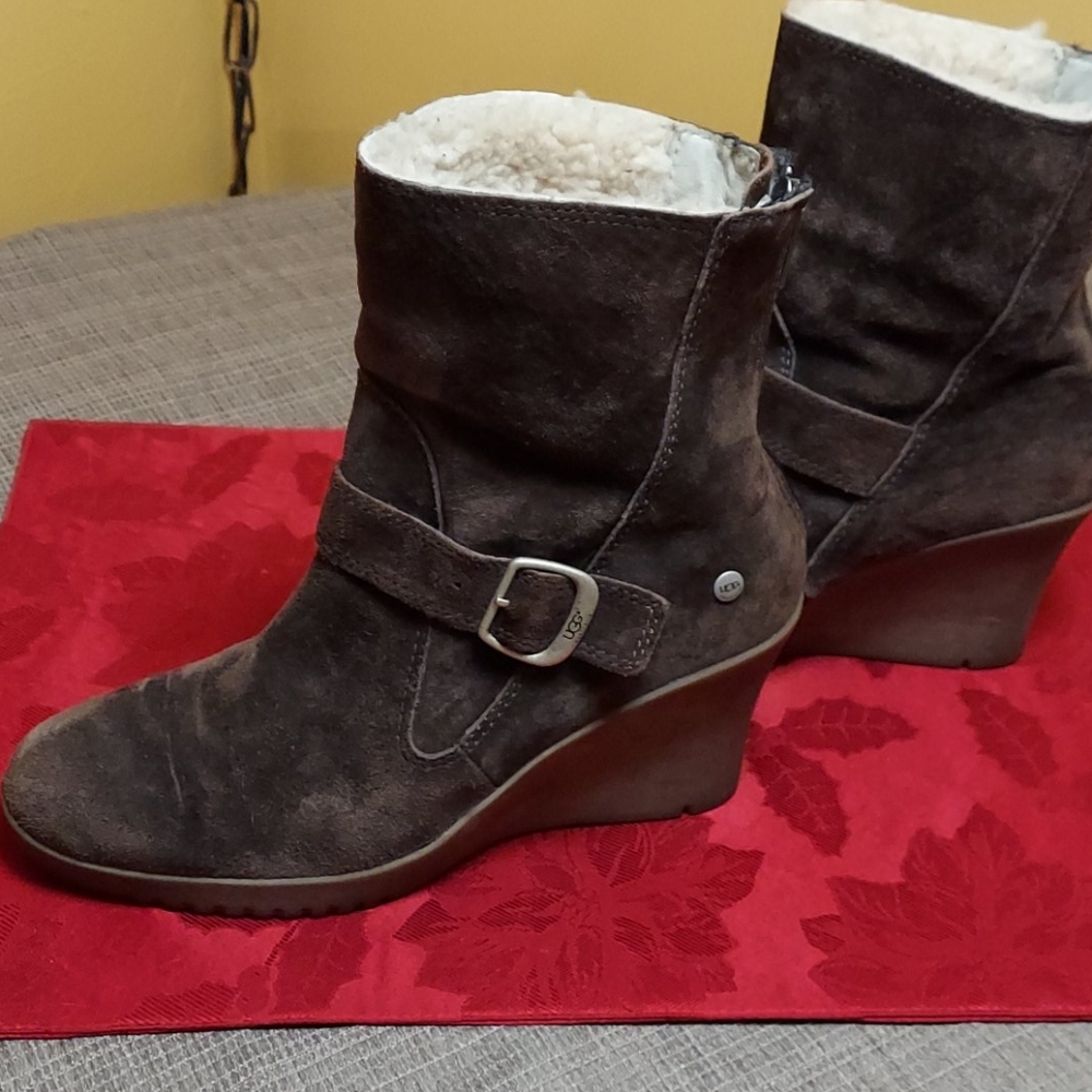 Boots - Picture 5 of 9